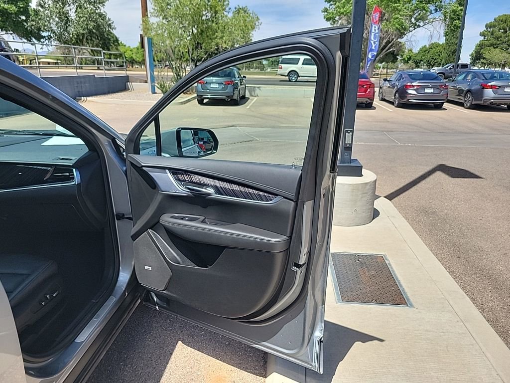 Used 2025 Cadillac XT6 Premium Luxury FWD image 18