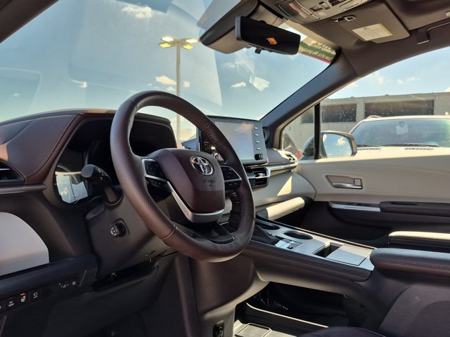 Used 2024 Toyota Sienna Platinum AWD/4WD image 10