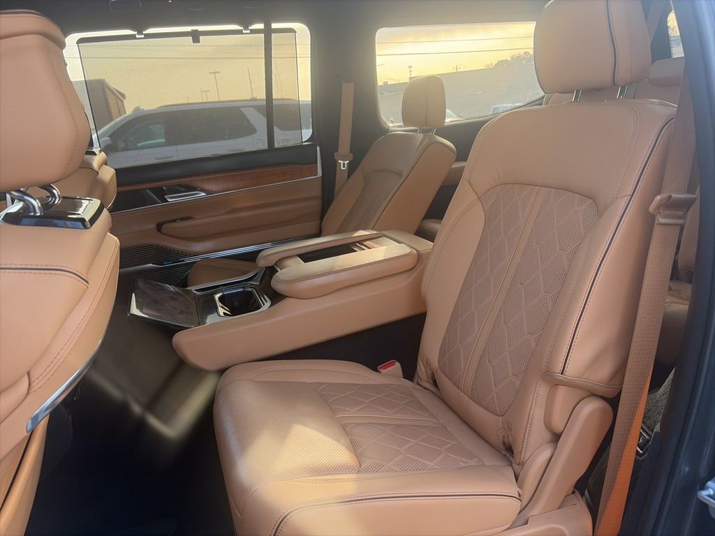 Used 2022 Jeep Grand Wagoneer Series III image 12