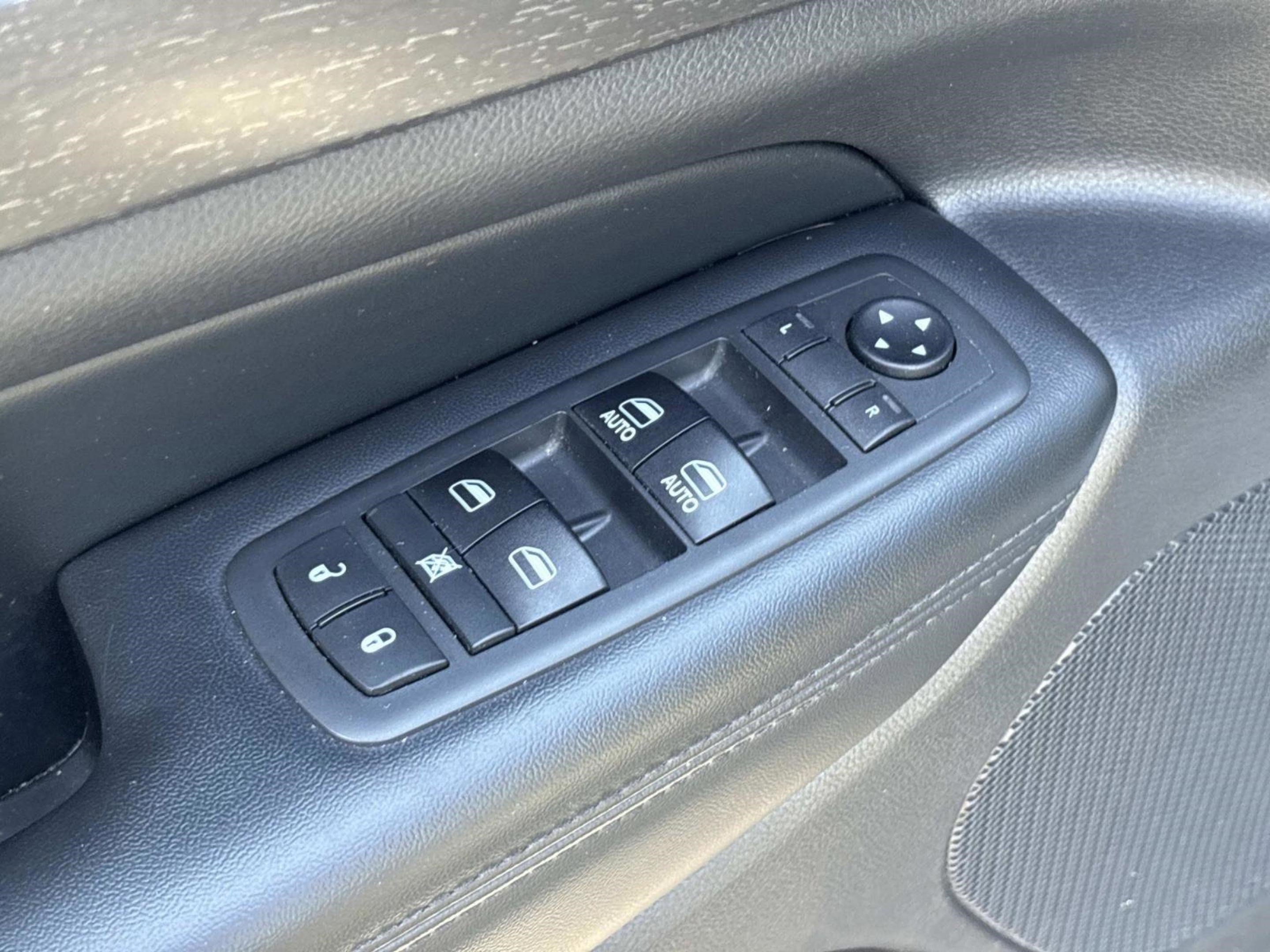 Used 2018 Jeep Grand Cherokee Altitude image 24