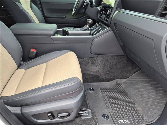 Used 2025 Lexus GX 550 AWD/4WD image 21