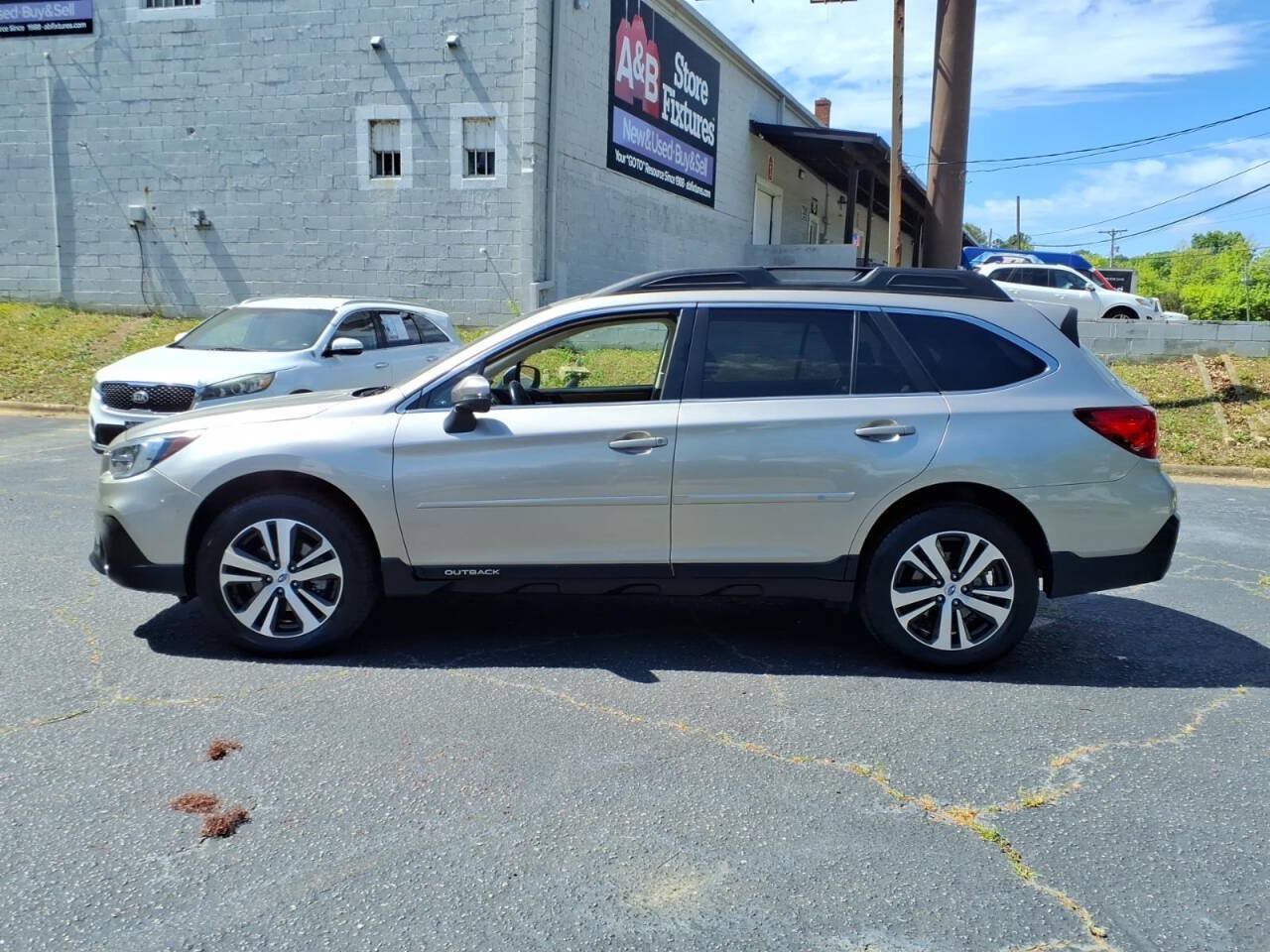 Used 2018 Subaru Outback 3.6R Limited AWD/4WD image 6