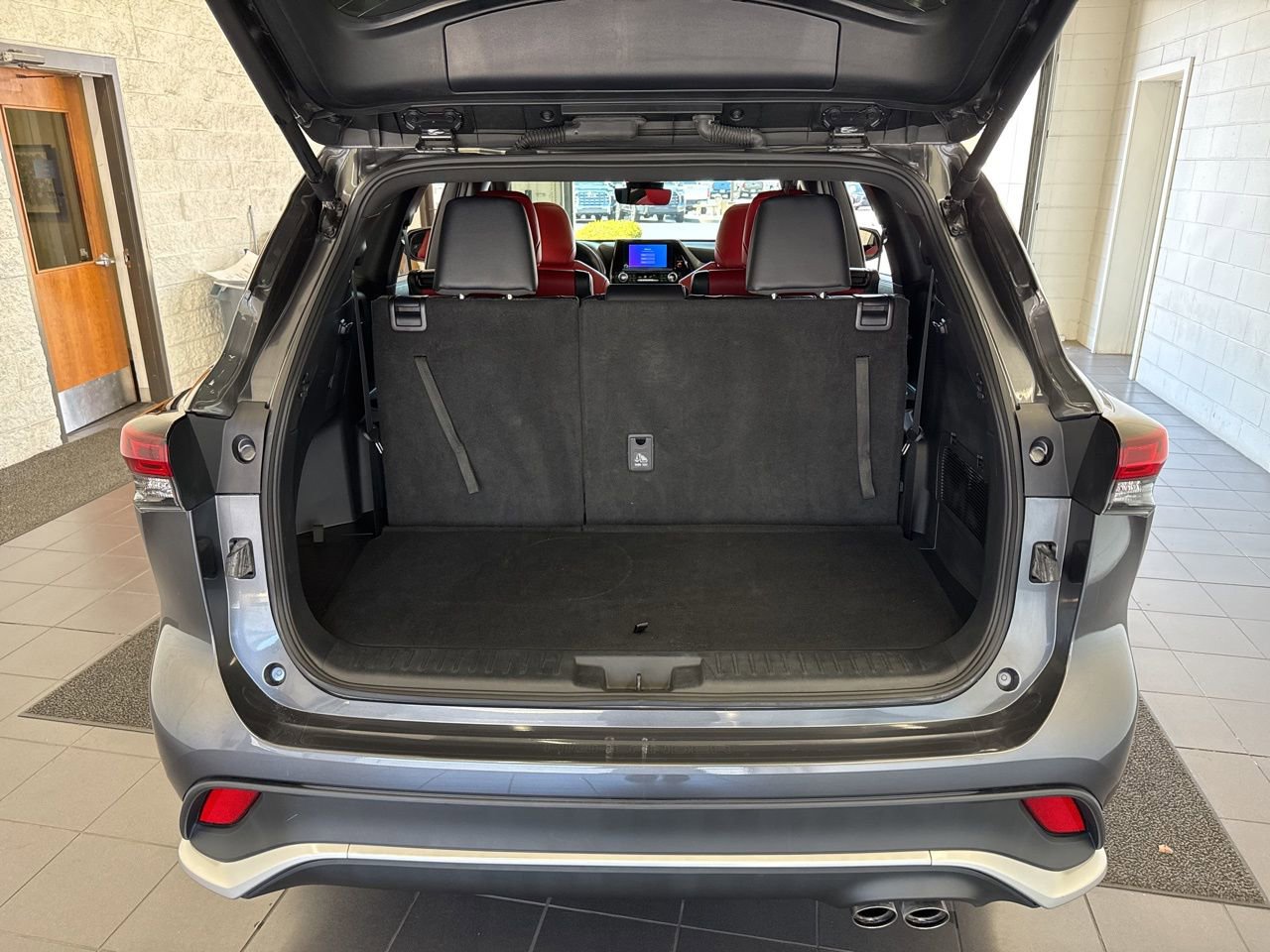 Used 2025 Toyota Highlander XSE image 9