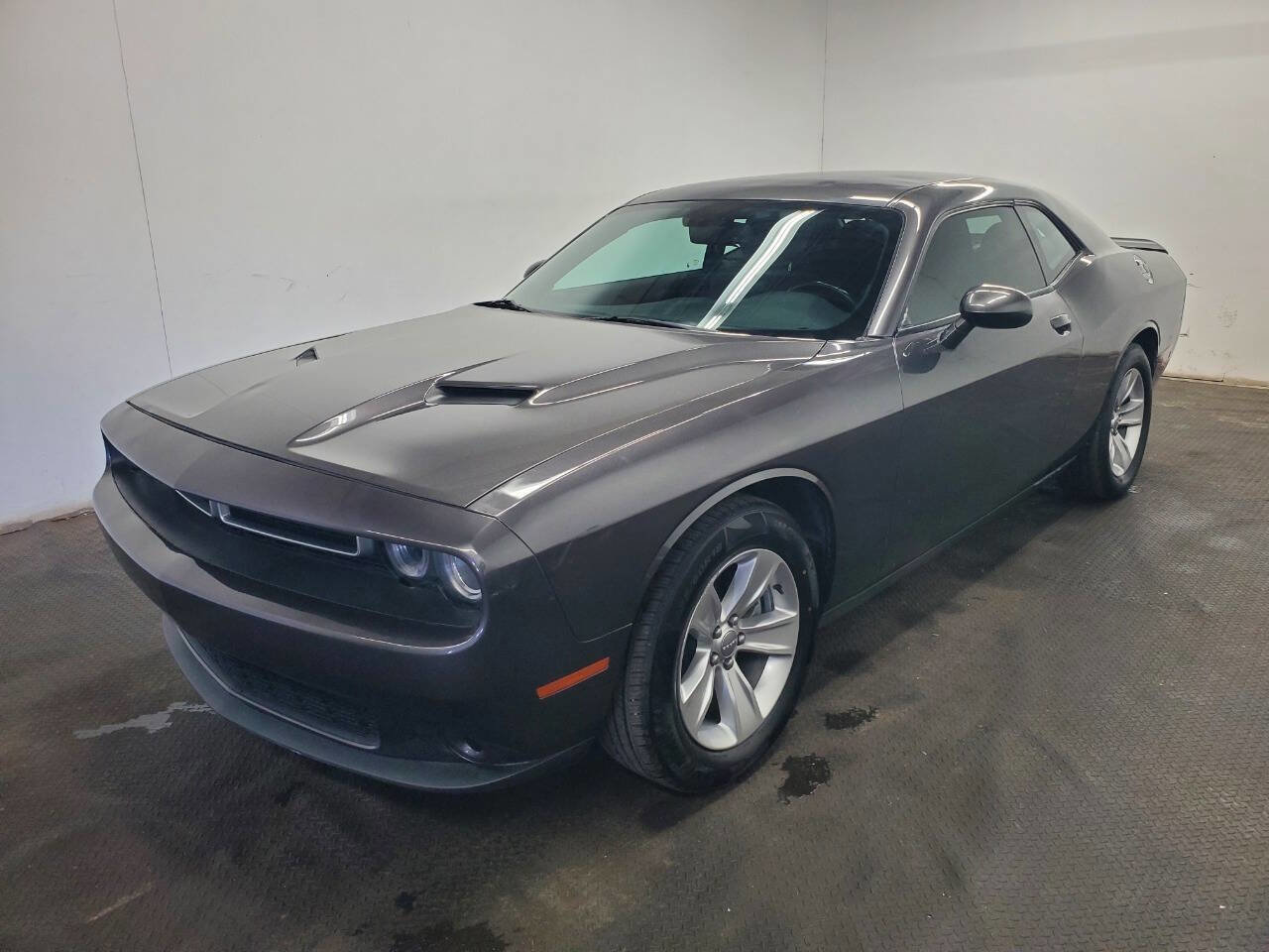 Used 2023 Dodge Challenger SXT RWD image 1