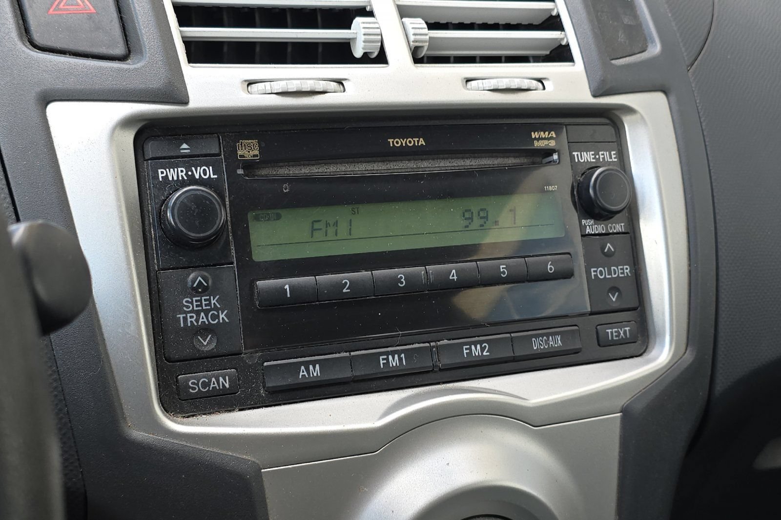 Used 2007 Toyota Yaris 2-Door Hatchback FWD image 18