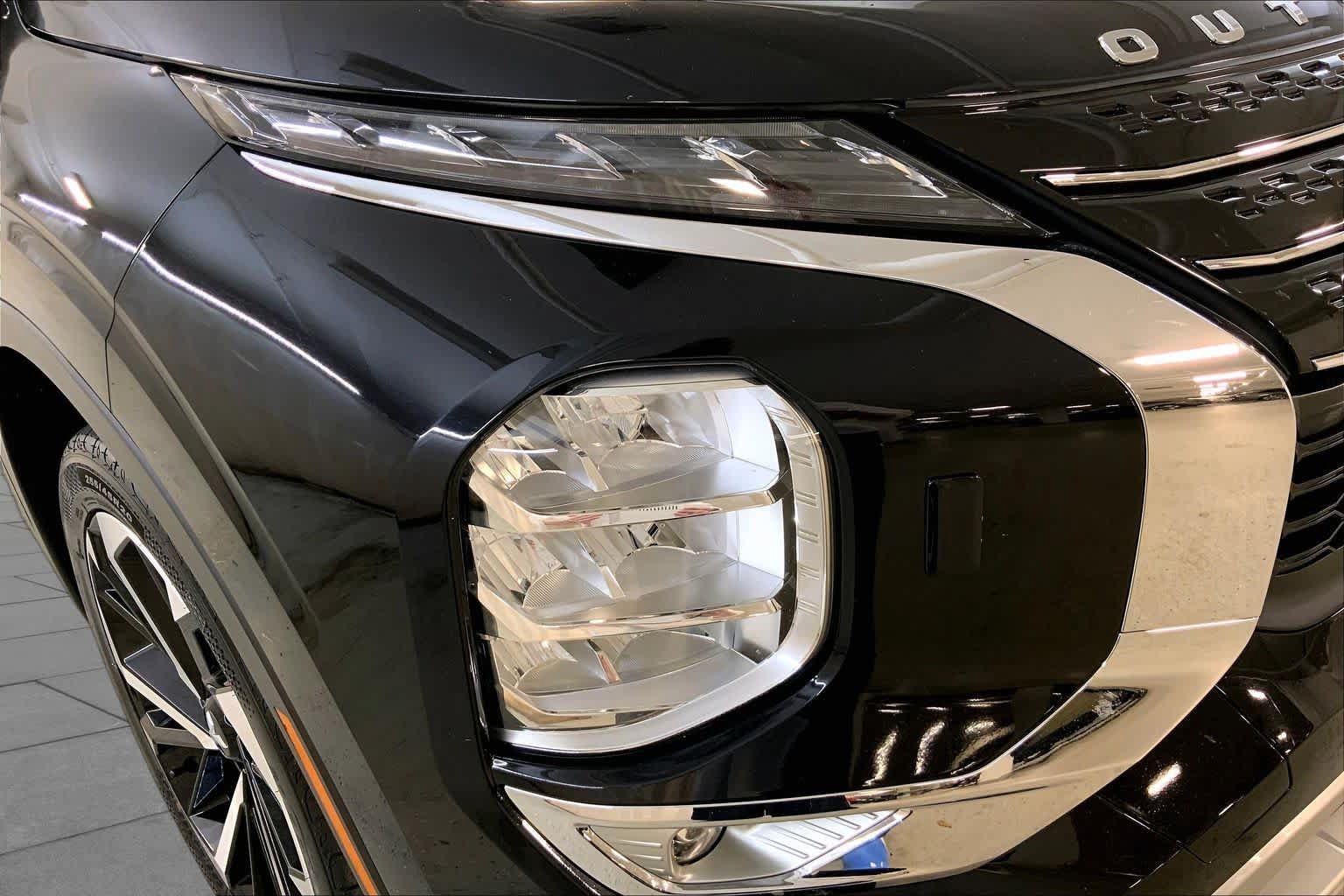 Used 2023 Mitsubishi Outlander SEL AWD/4WD image 27