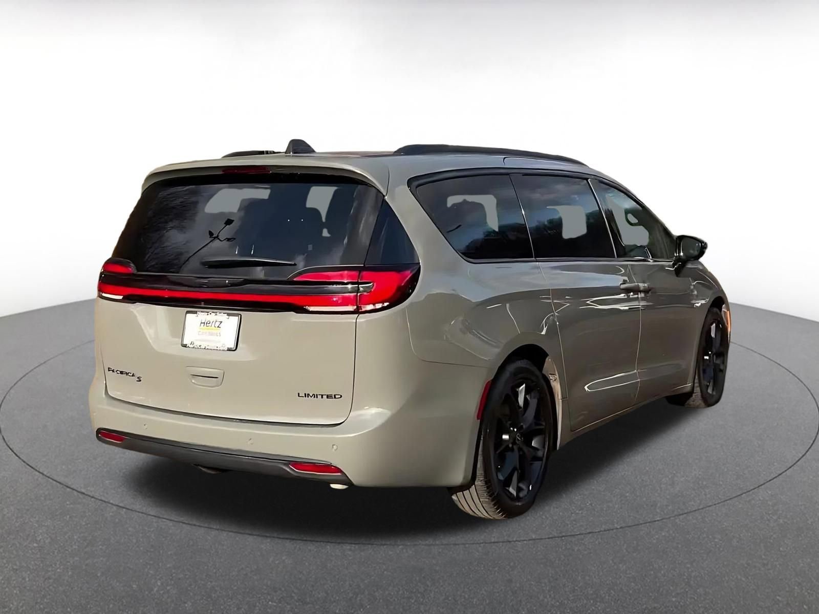 Used 2025 Chrysler Pacifica Limited image 14