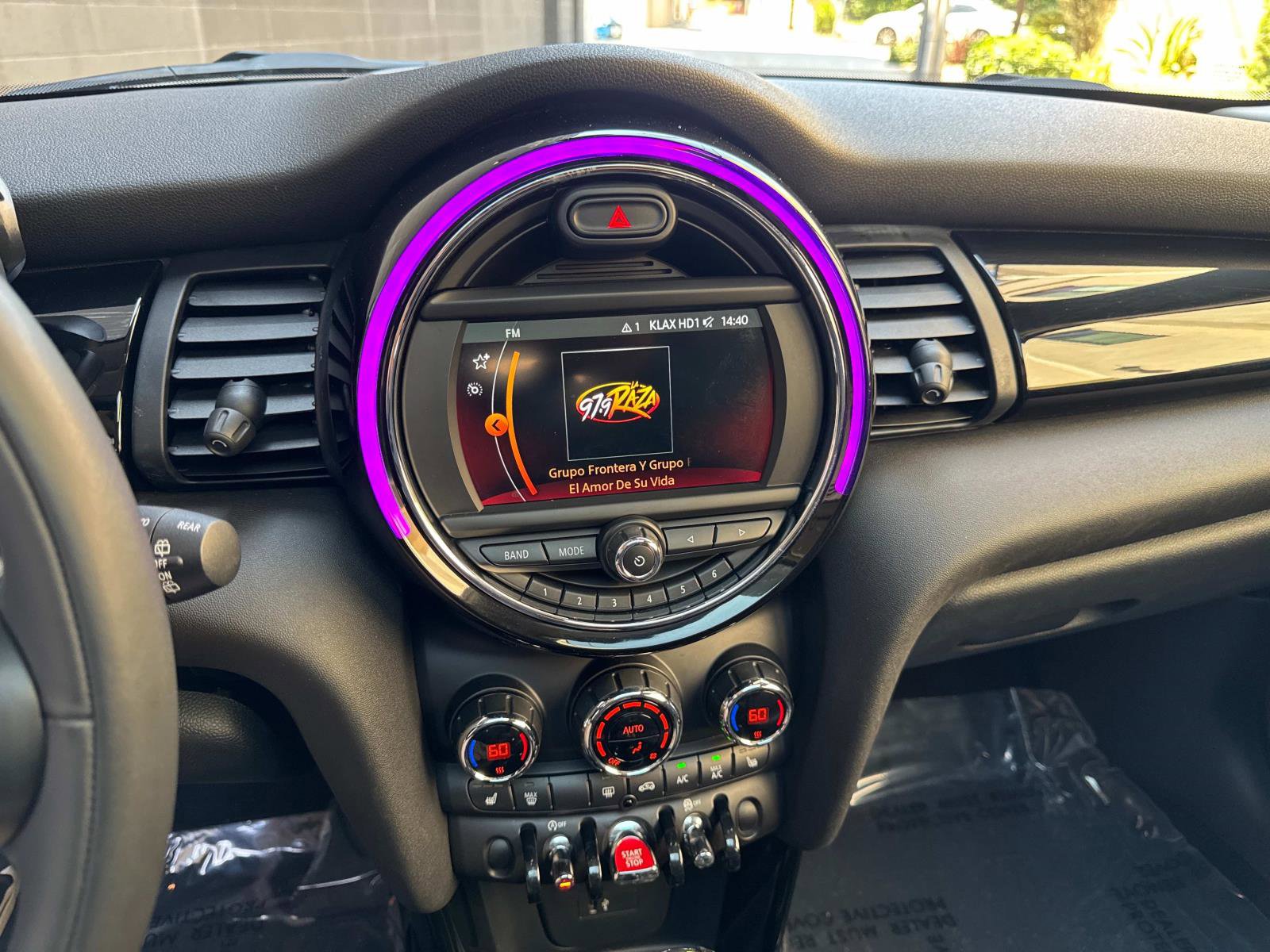 Used 2019 MINI Cooper 4-Door Hardtop w/ Signature Upholstery Package image 16