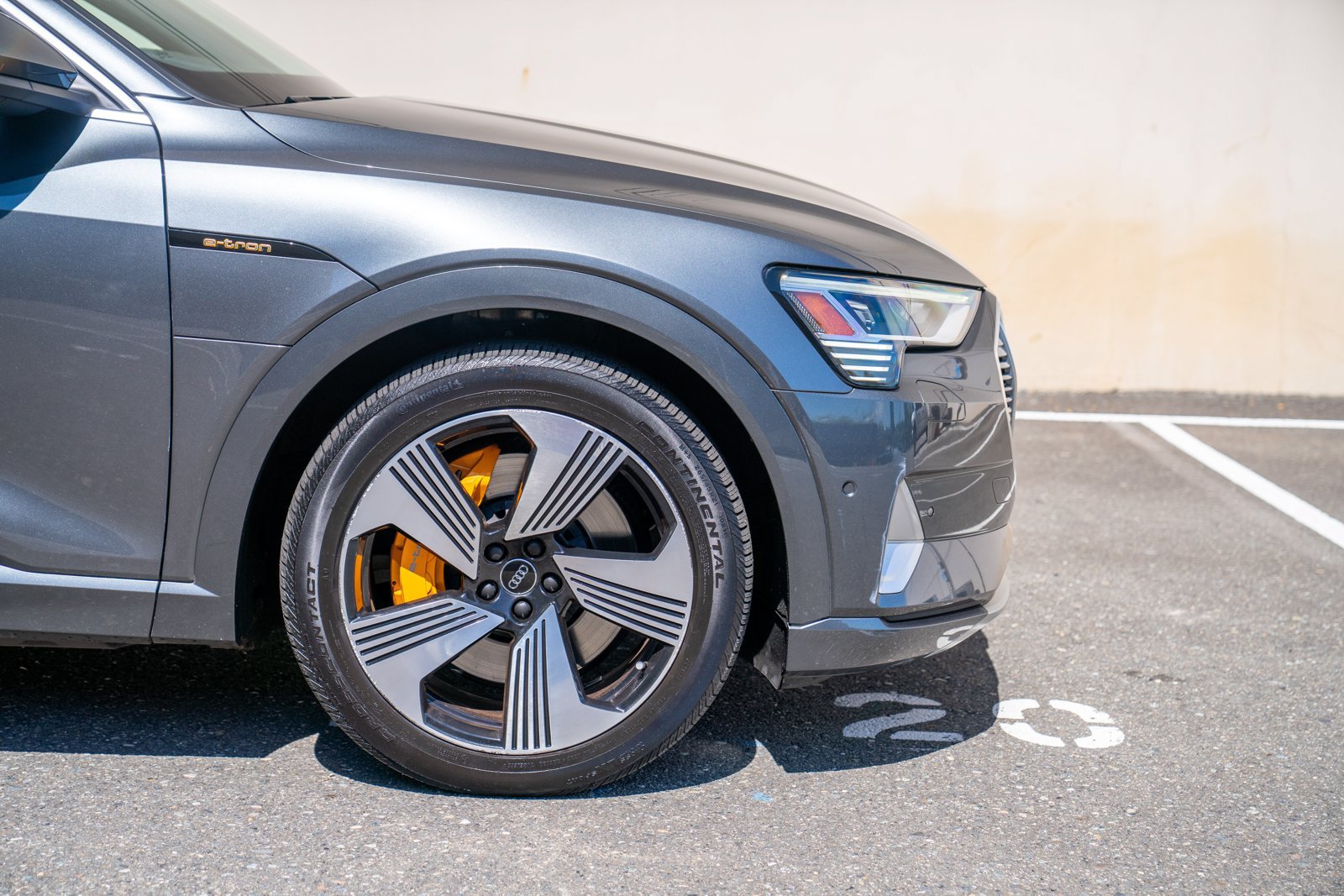 Used 2019 Audi e-tron Prestige w/ Prestige Package AWD/4WD image 8
