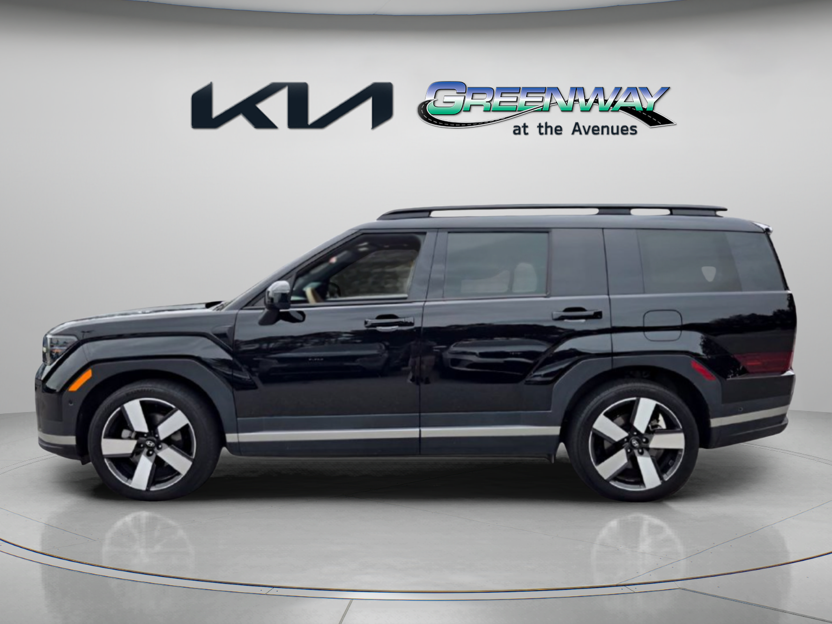 Used 2024 Hyundai Santa Fe Limited FWD image 4