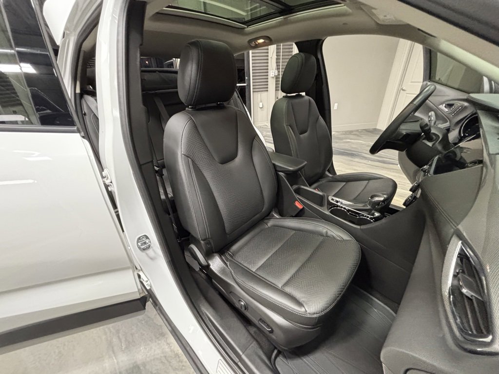 Used 2022 Buick Encore GX Essence w/ Experience Buick Package image 5