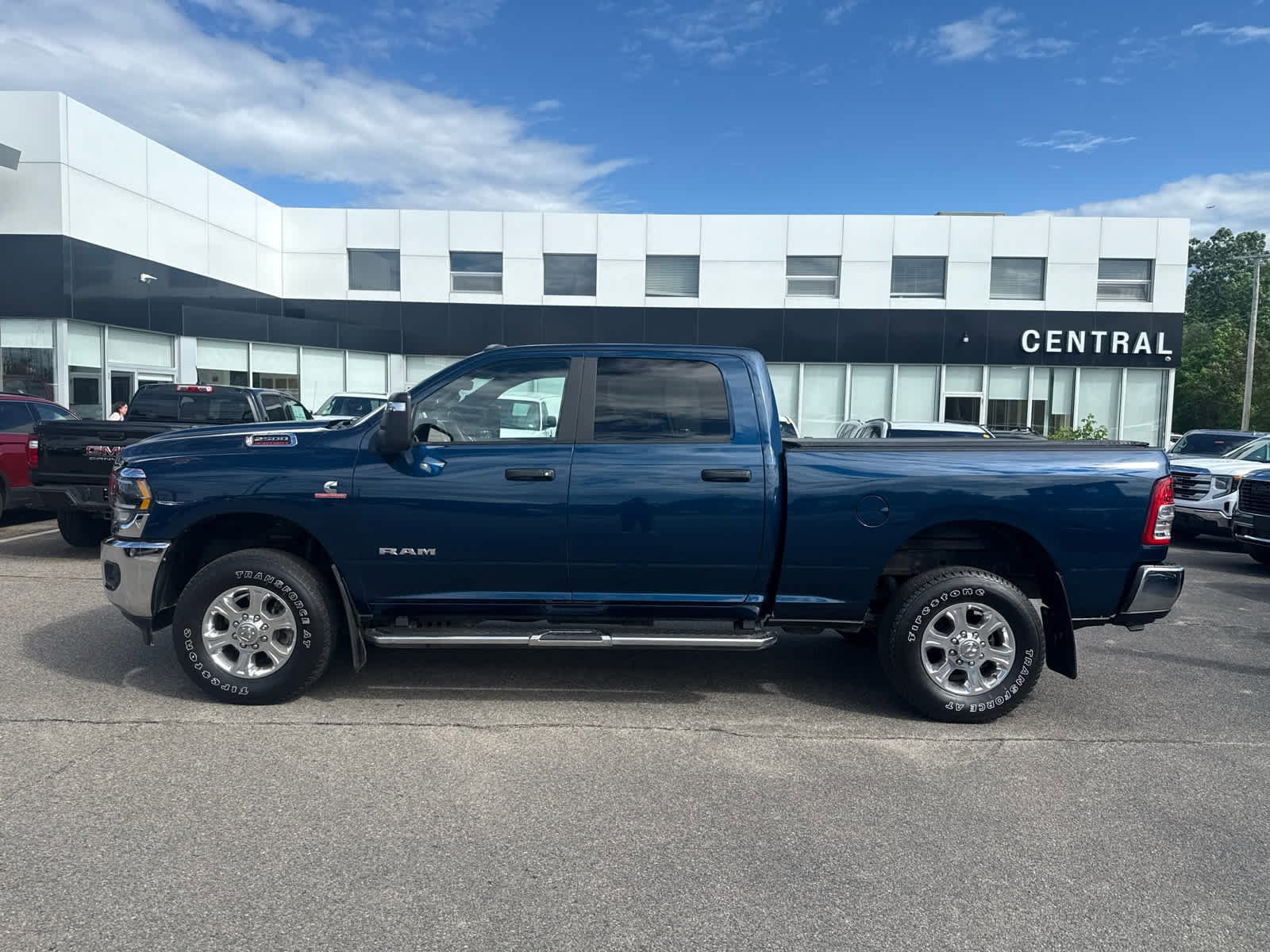 Used 2023 RAM 2500 Big Horn w/ Level 1 Equipment Group AWD/4WD image 2