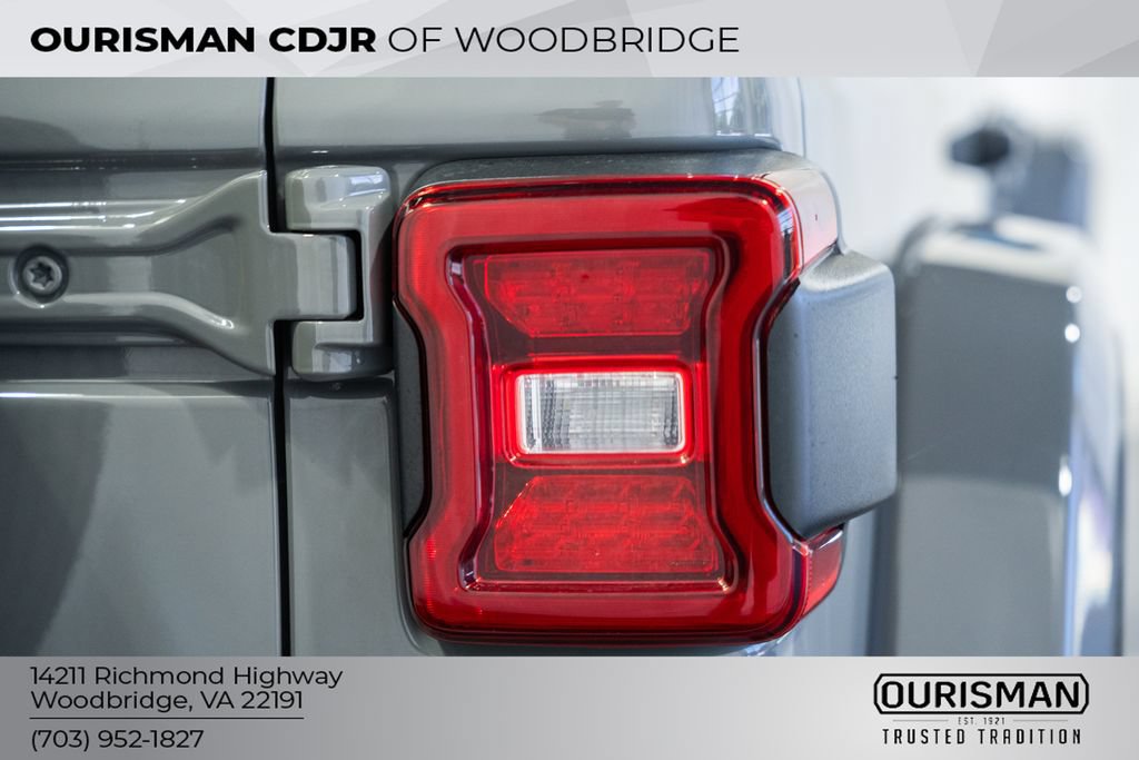 Used 2023 Jeep Wrangler Unlimited Sahara w/ Cold Weather Group AWD/4WD image 7
