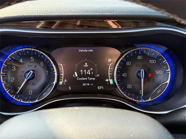 Used 2024 Chrysler Pacifica Limited image 23