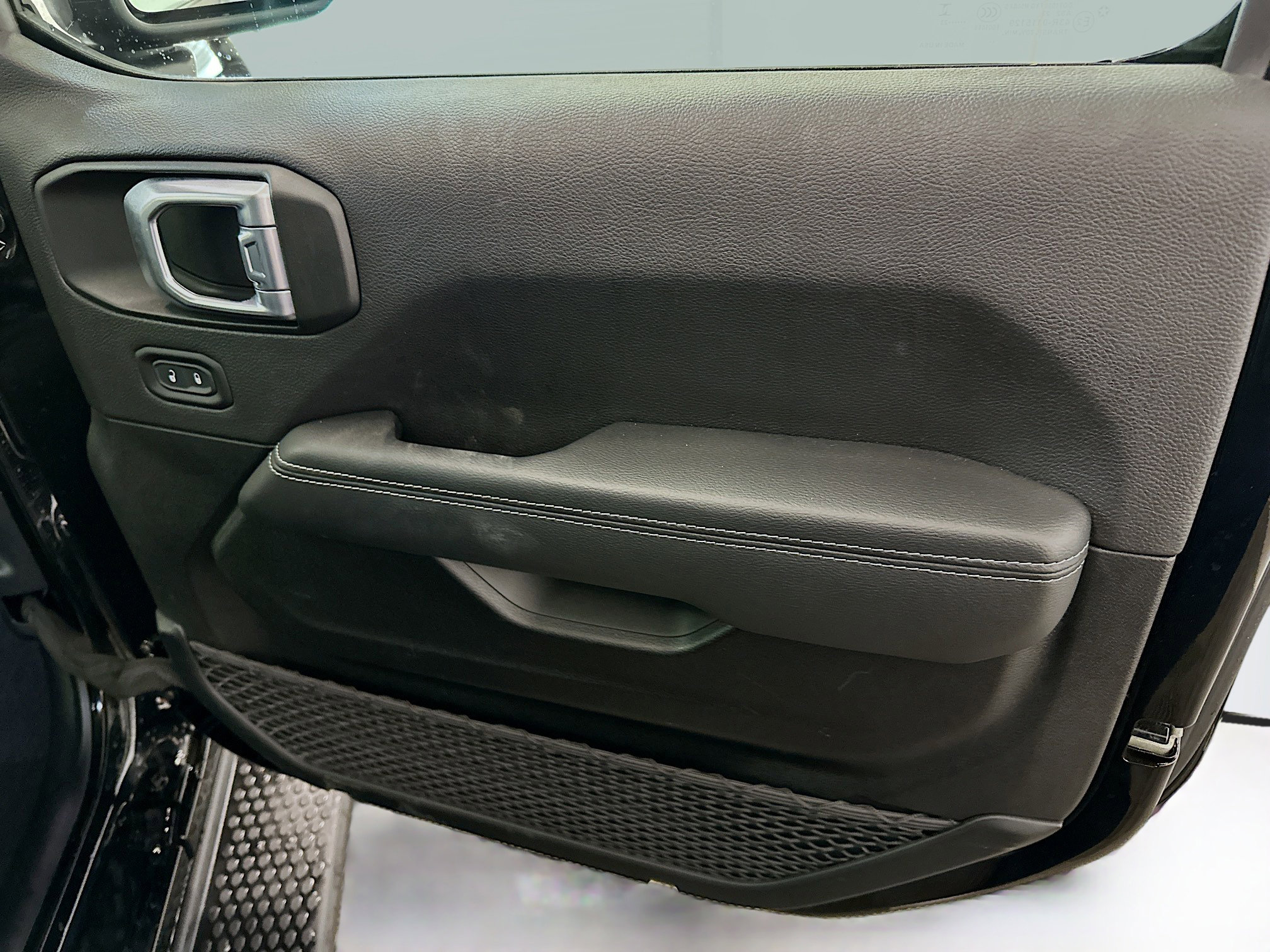 Used 2023 Jeep Wrangler Sahara image 33