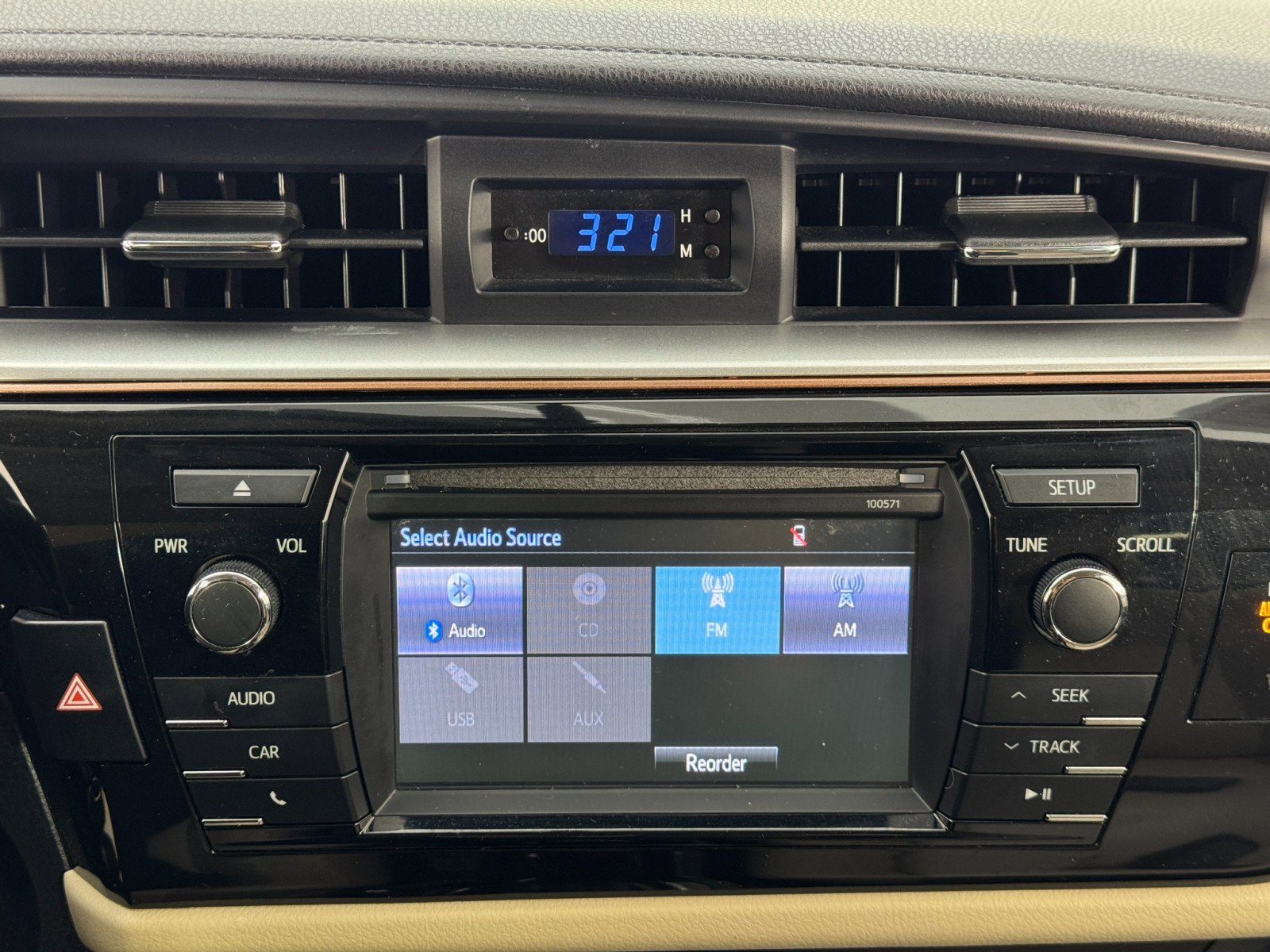 Used 2016 Toyota Corolla LE image 22