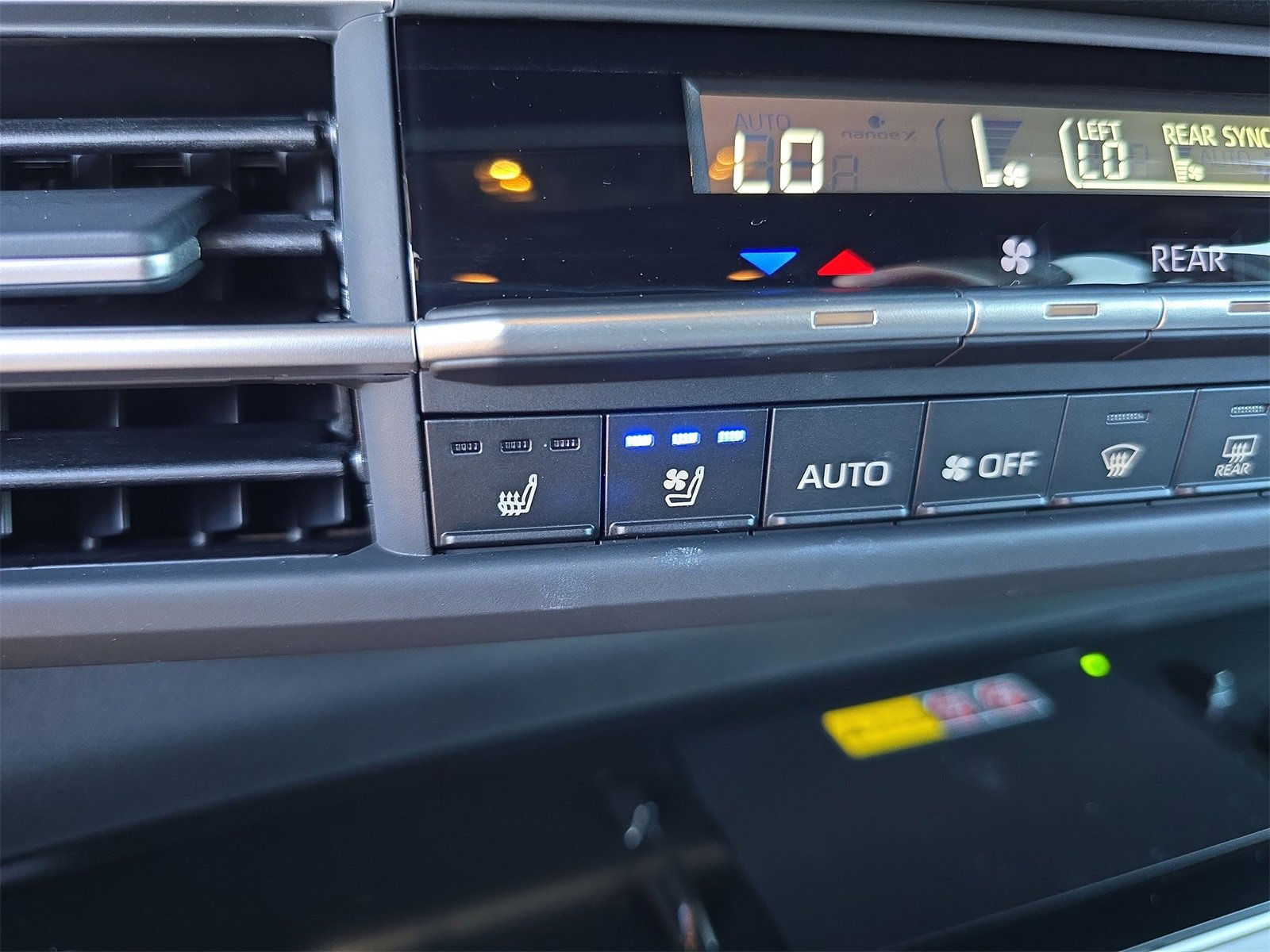 Used 2025 Toyota Sienna Platinum image 20