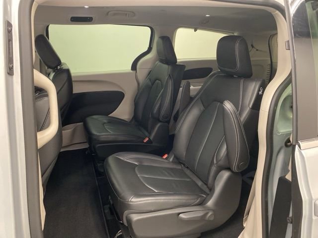 Used 2022 Chrysler Pacifica Touring-L image 22