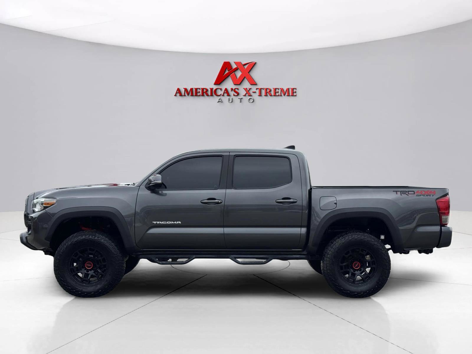Used 2017 Toyota Tacoma TRD Off-Road w/ Premium & Technology Package AWD/4WD image 2