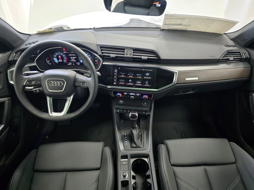 New 2025 Audi Q3 2.0T Premium image 17
