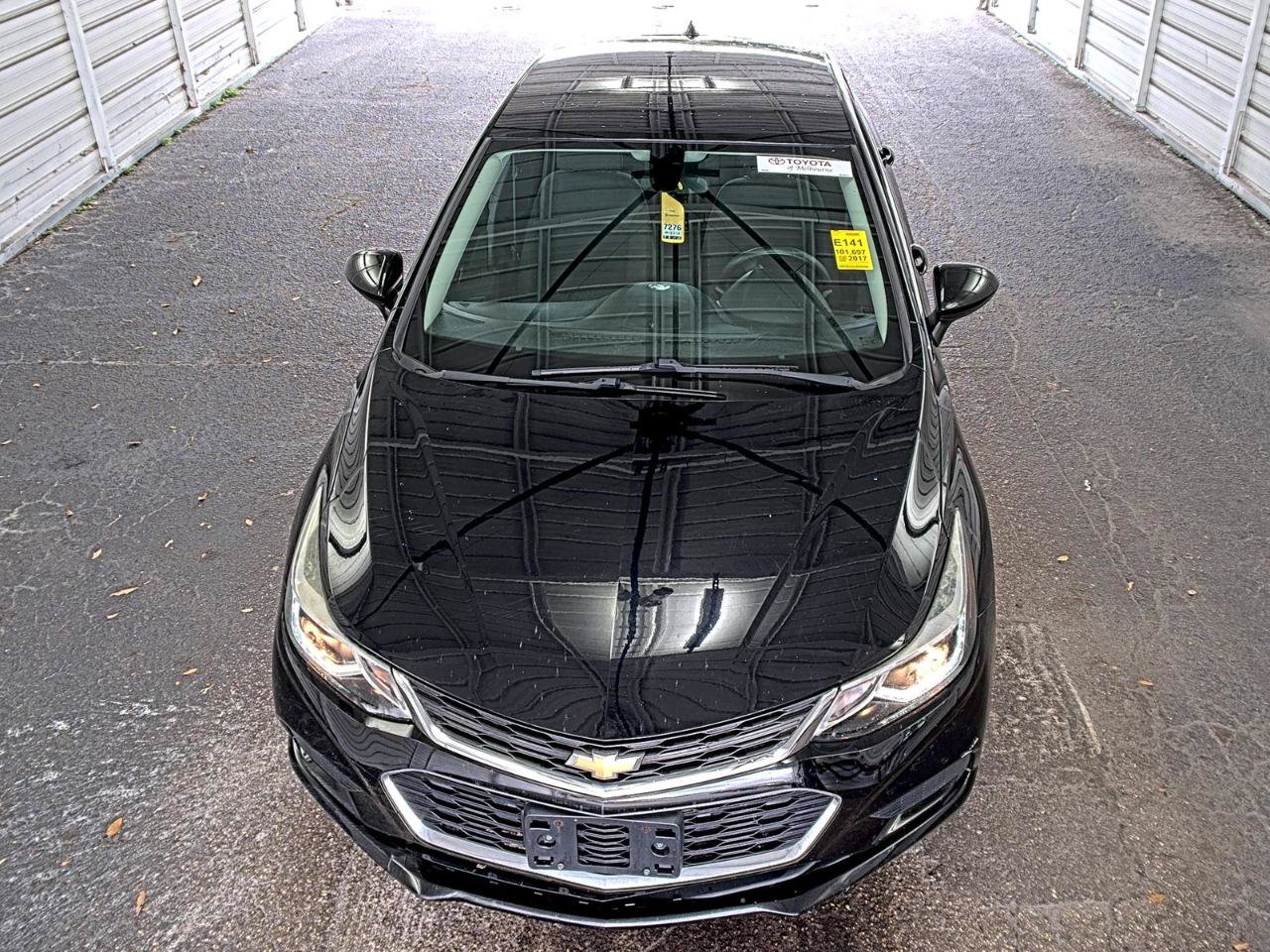 Used 2017 Chevrolet Cruze LT FWD image 2