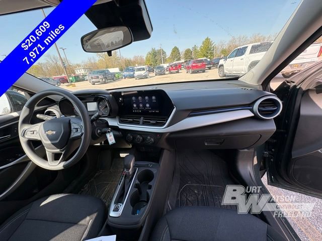 Used 2025 Chevrolet Trax LS w/ LS Convenience Package FWD image 31