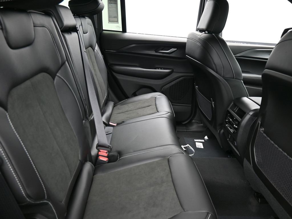 New 2025 Jeep Grand Cherokee Altitude image 18