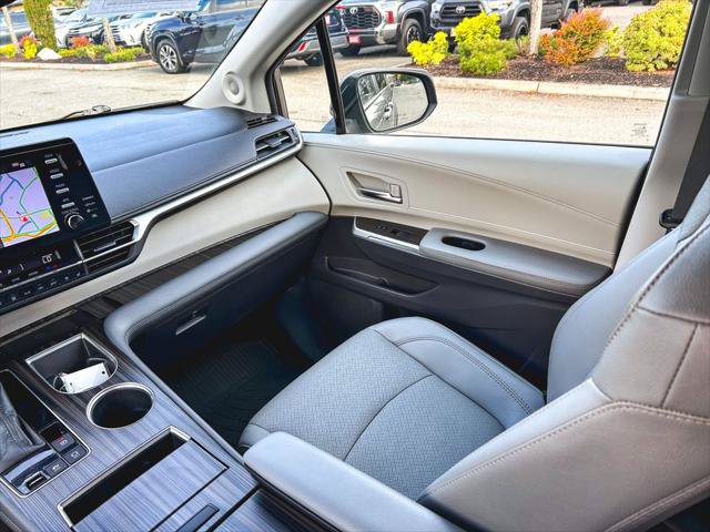 Certified 2021 Toyota Sienna Limited AWD/4WD image 16