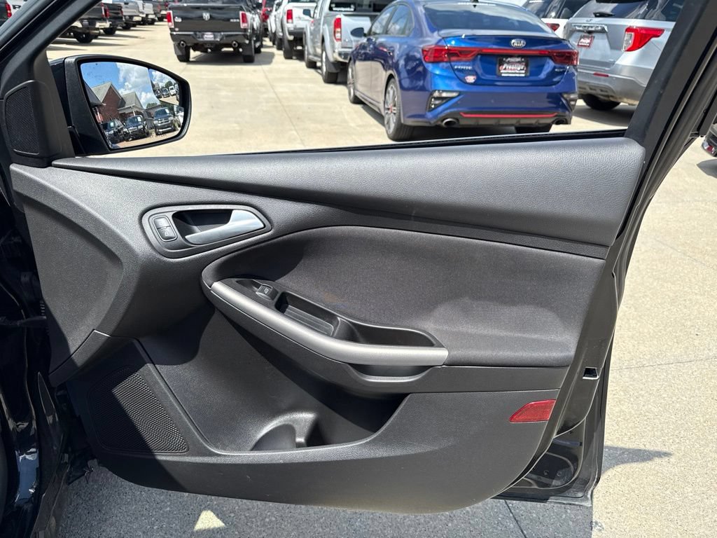 Used 2018 Ford Focus Titanium FWD image 35
