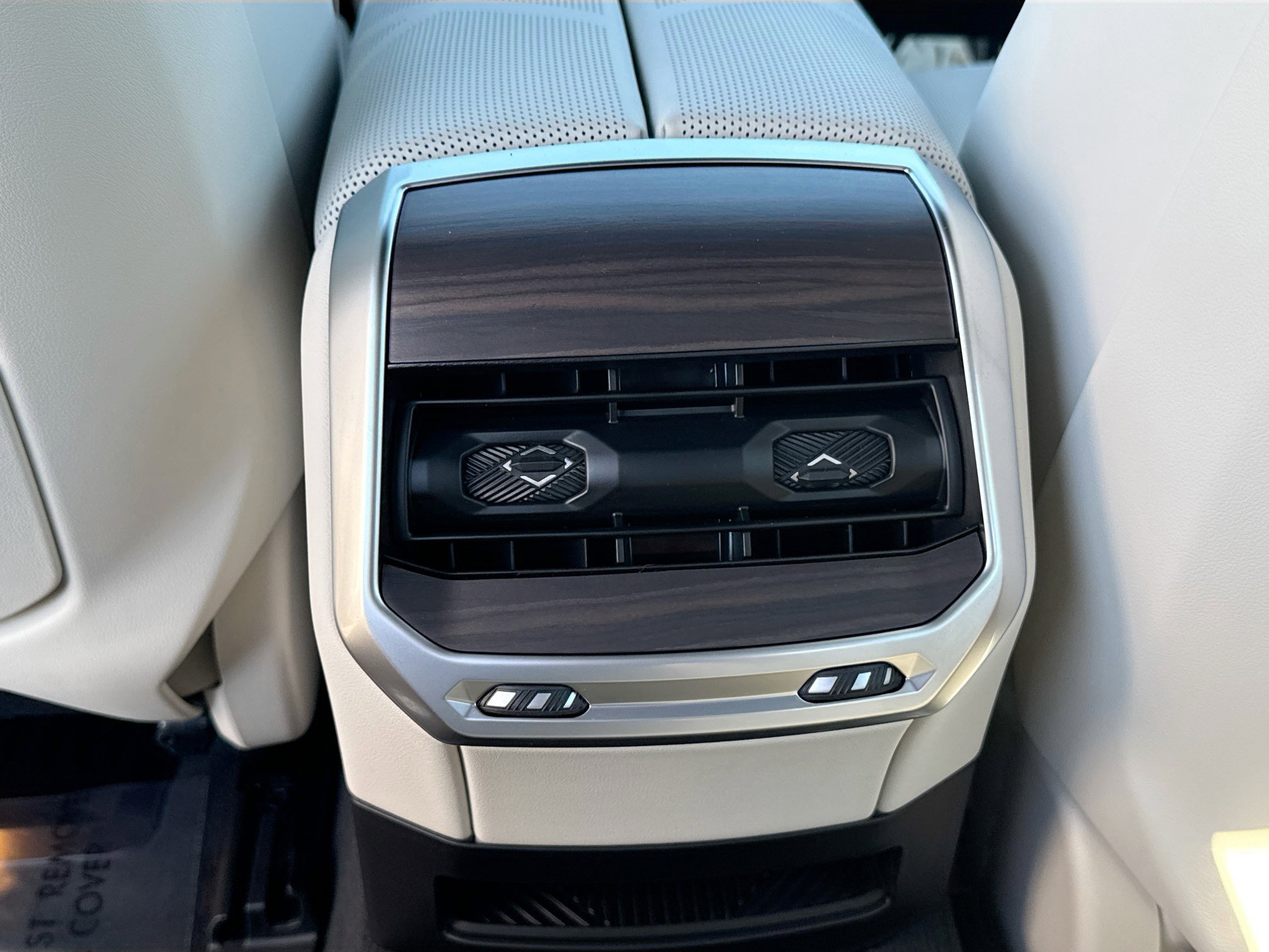 New 2026 BMW 750e xDrive image 20