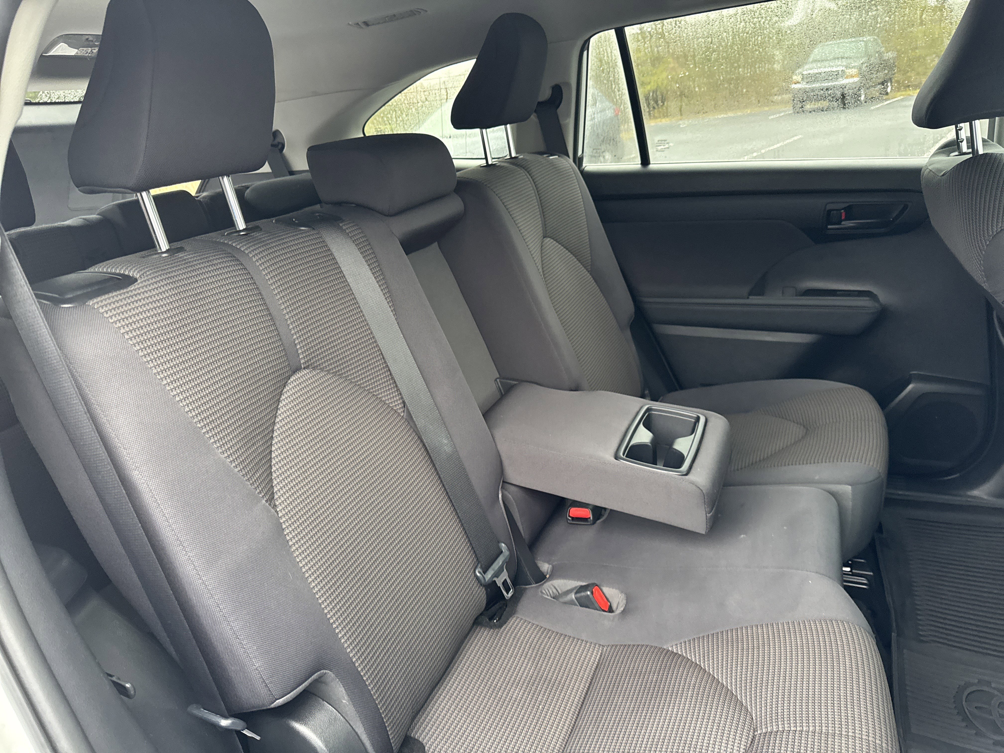 Used 2023 Toyota Highlander LE image 30