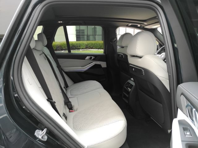 Used 2025 BMW X5 sDrive40i w/ M Sport Package RWD image 28
