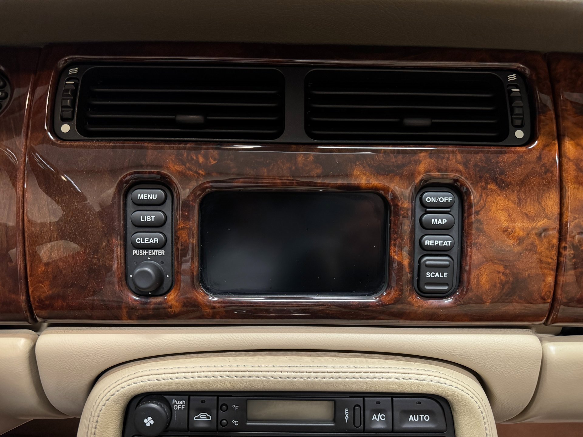 Used 2003 Jaguar XK8 Convertible image 26