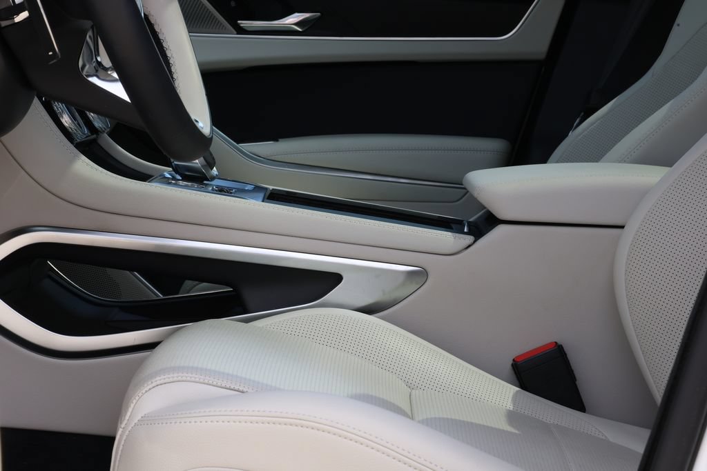 Certified 2026 Jaguar F-PACE R-Dynamic S AWD/4WD image 13