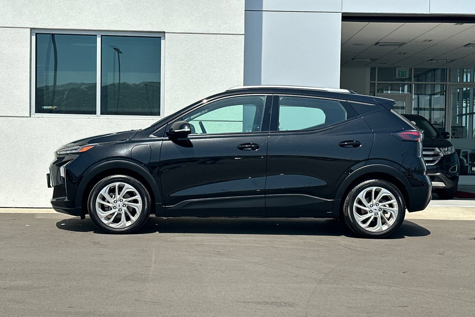 Used 2023 Chevrolet Bolt EUV LT FWD image 7