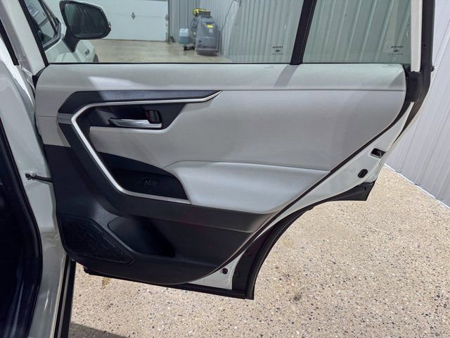 Used 2021 Toyota RAV4 XLE Premium image 25