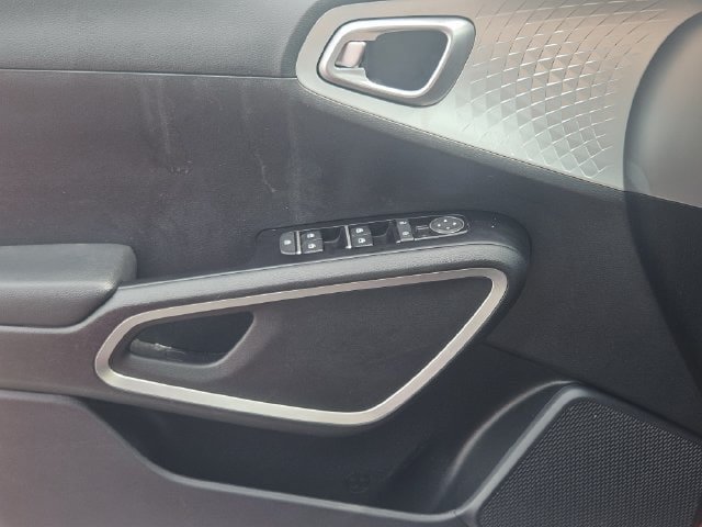 Used 2024 Kia Soul LX w/ LX Technology Package FWD image 22
