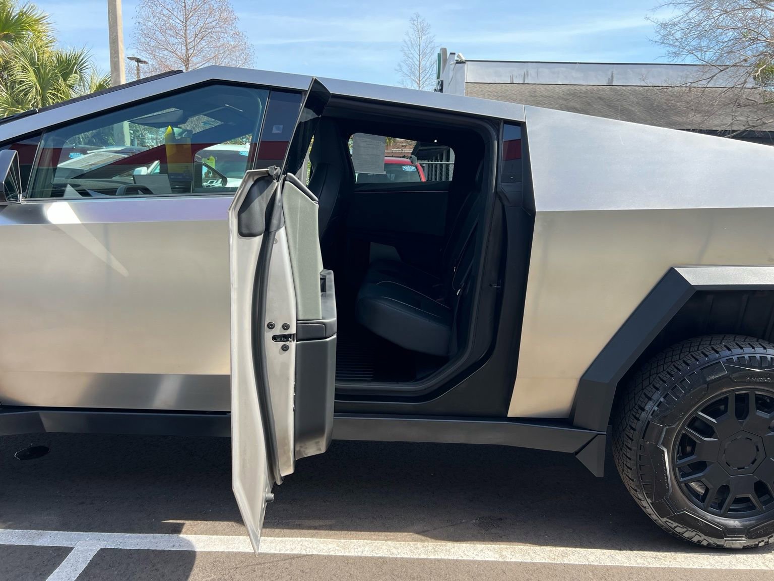 Used 2024 Tesla Cybertruck AWD Crew Cab image 44