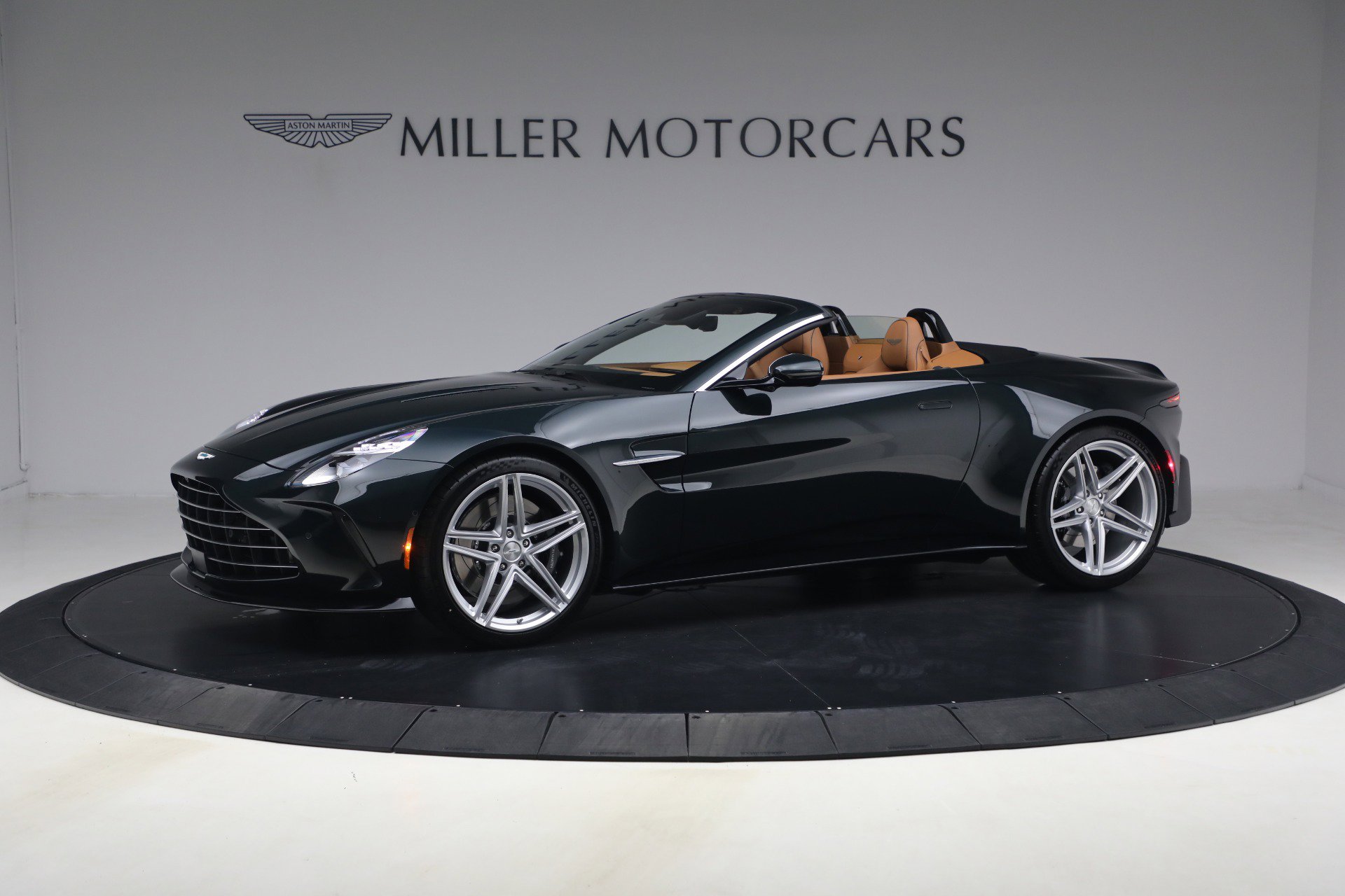 New 2026 Aston Martin V8 Vantage Roadster image 2