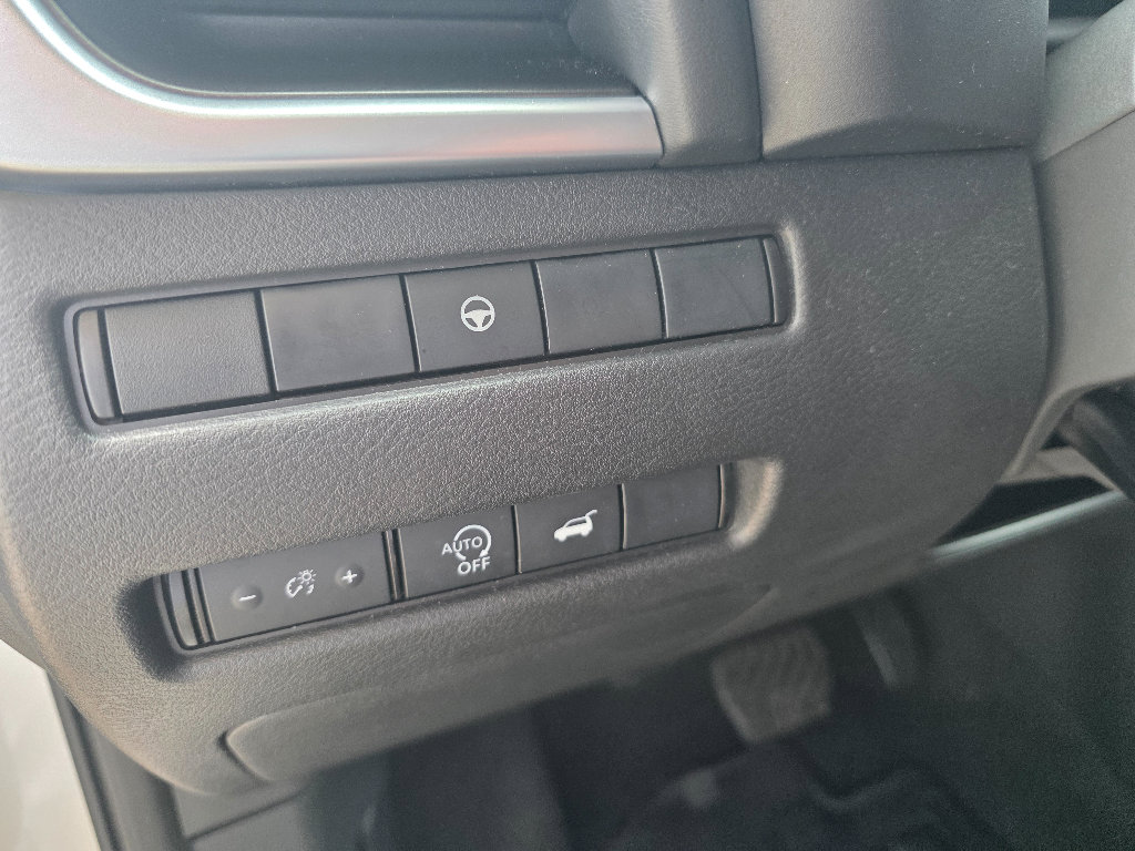 Used 2025 Nissan Rogue SV FWD image 16