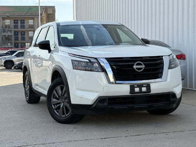 Used 2024 Nissan Pathfinder S w/ Cargo Package FWD image 2