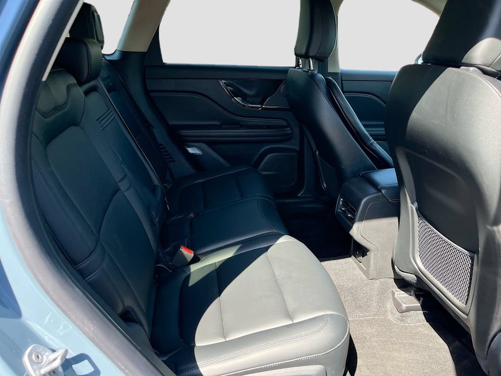 Used 2025 Lincoln Corsair FWD image 27