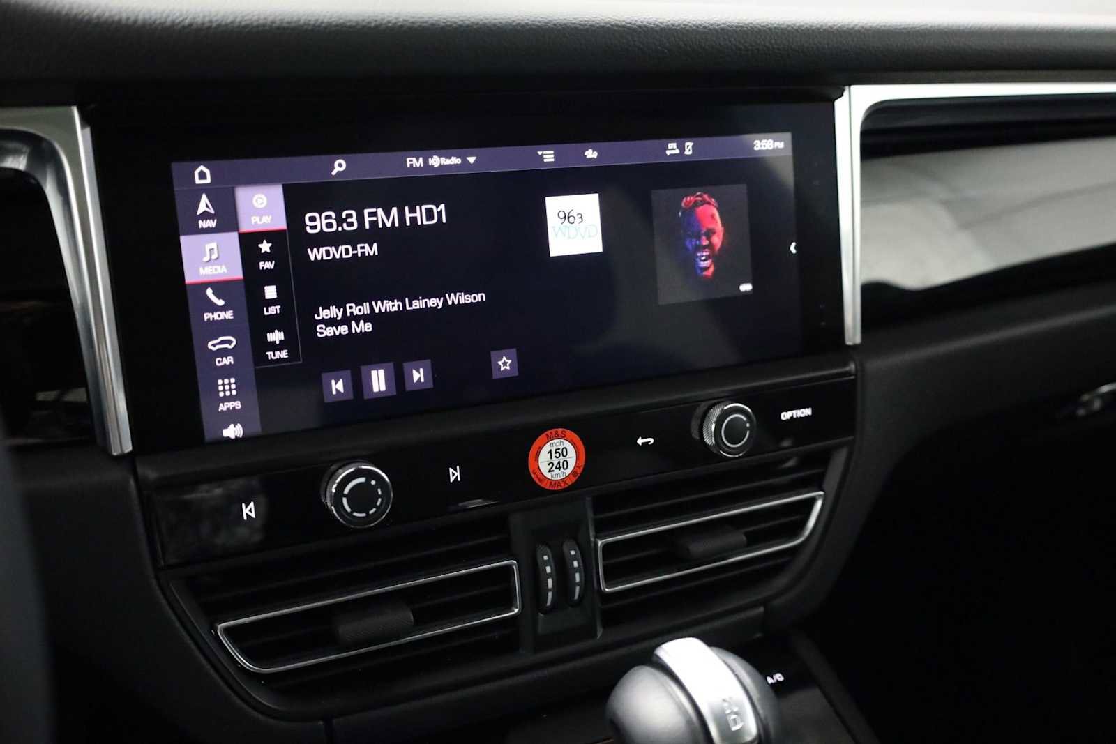 Certified 2025 Porsche Macan image 32