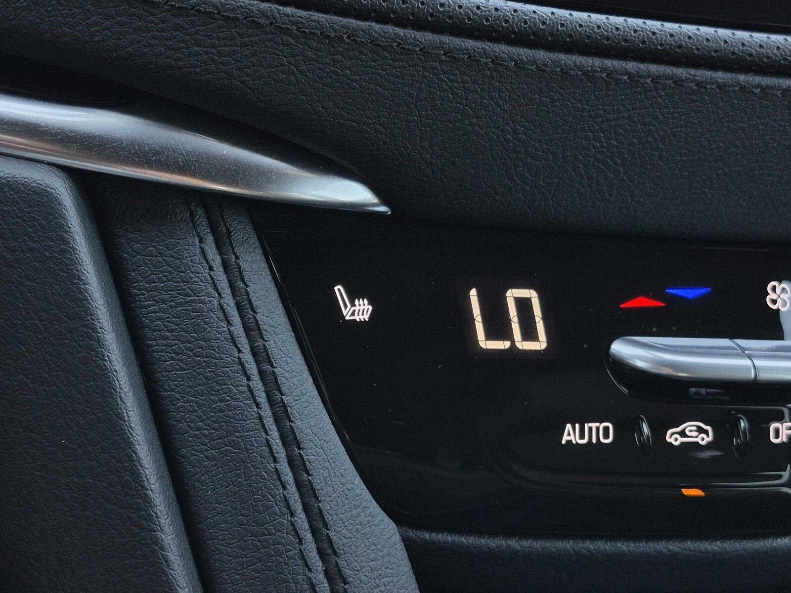 Used 2025 Cadillac XT6 Luxury FWD image 32