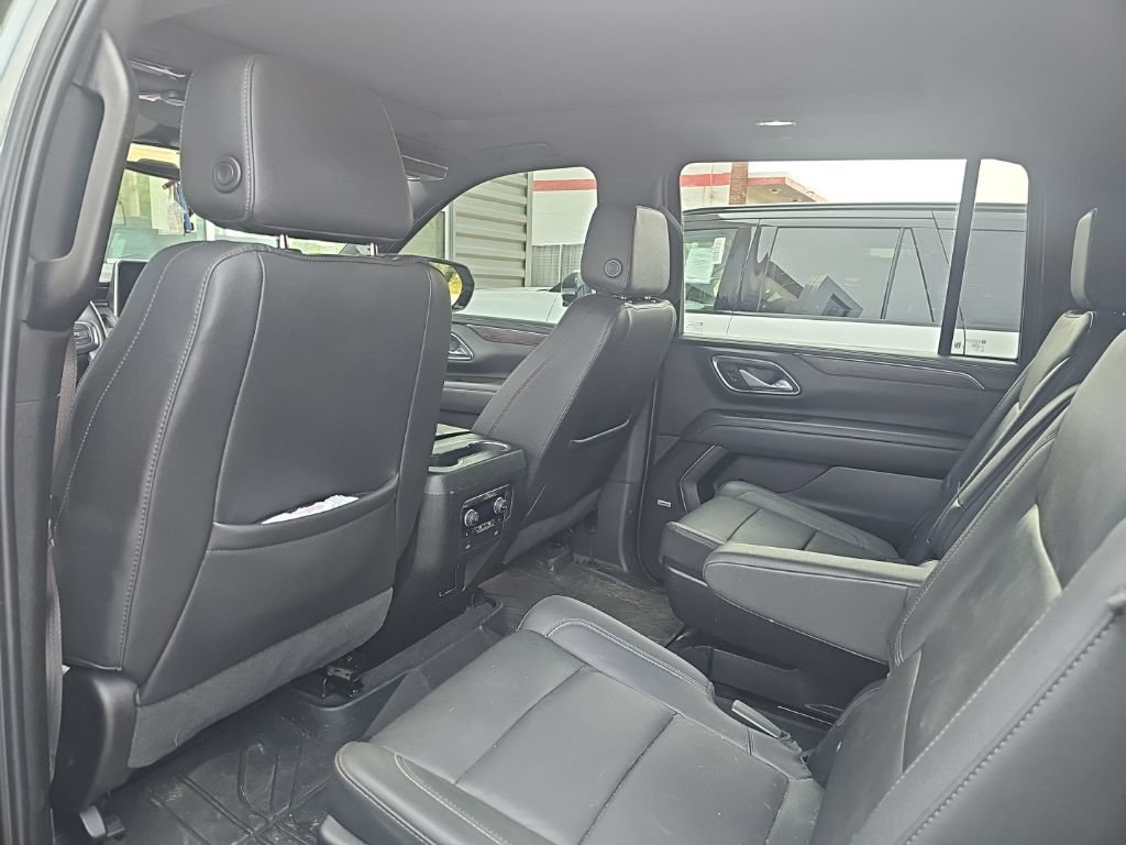 Used 2024 Chevrolet Suburban Z71 w/ Luxury Package AWD/4WD image 9