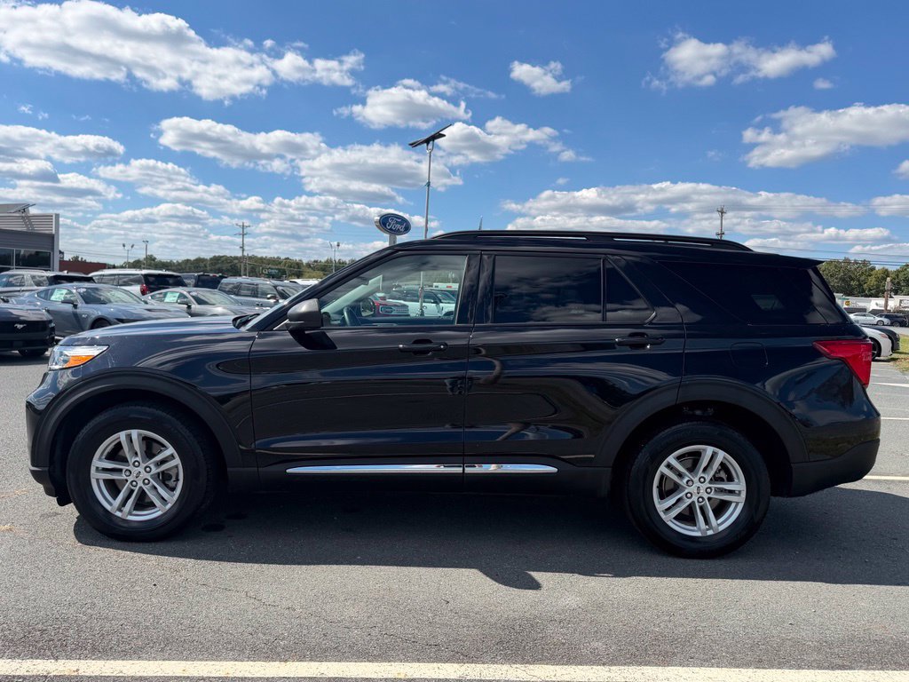 Used 2023 Ford Explorer XLT w/ Equipment Group 202A AWD/4WD image 8