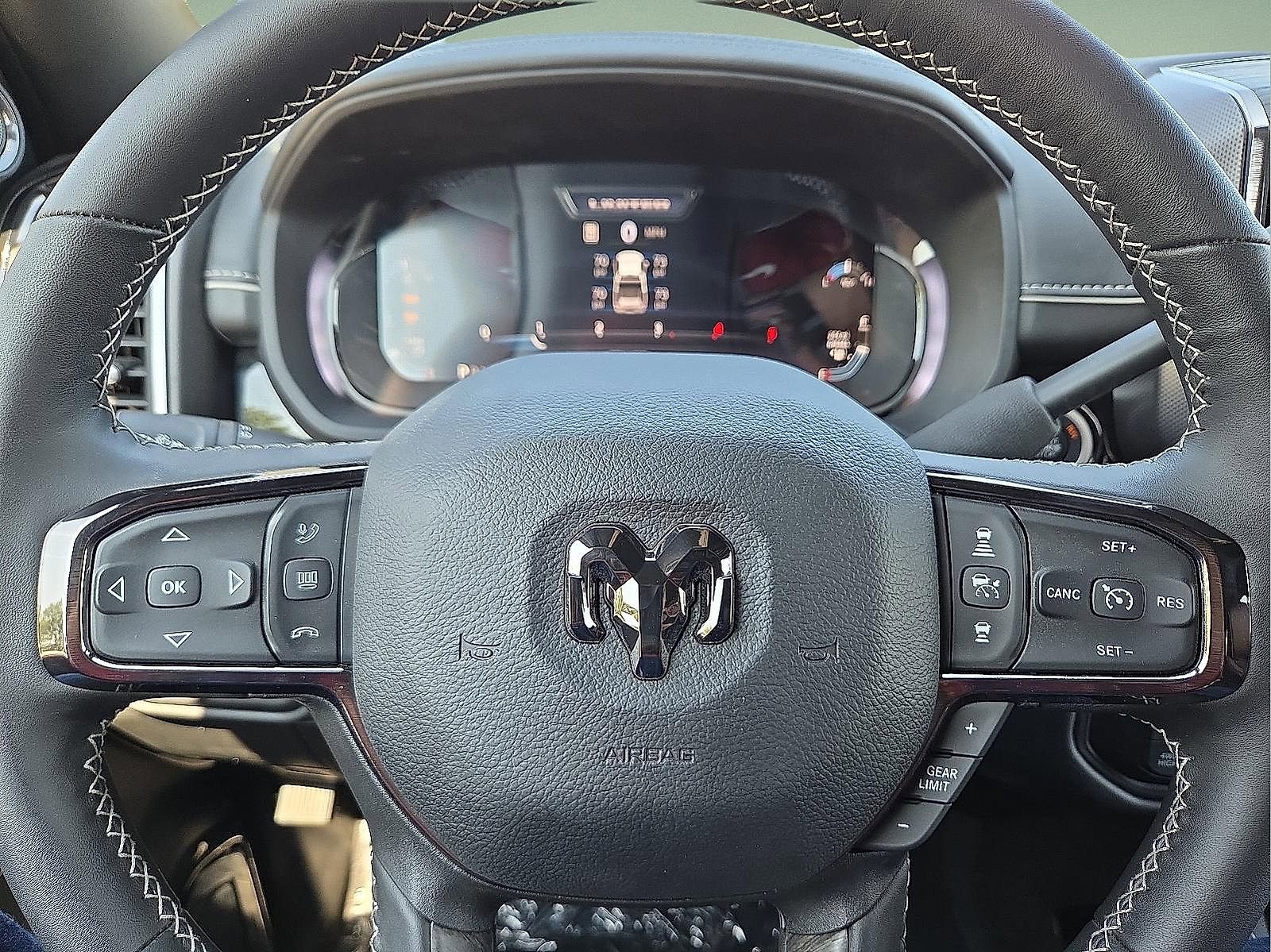 Used 2025 RAM 2500 Limited AWD/4WD image 20