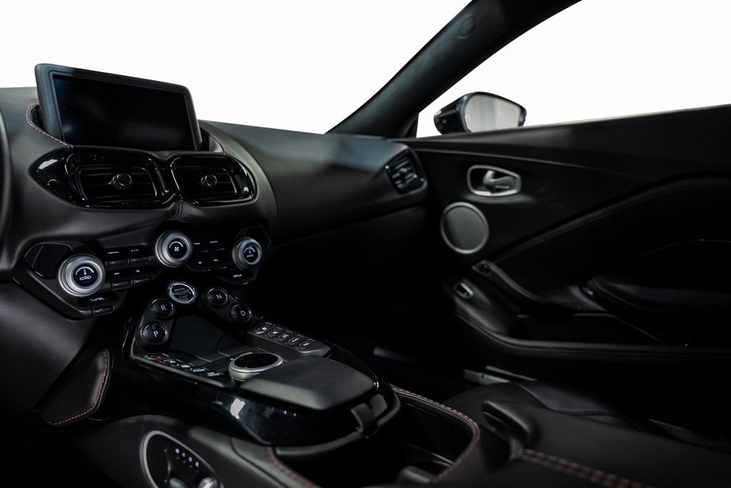 Used 2020 Aston Martin V8 Vantage Coupe image 36
