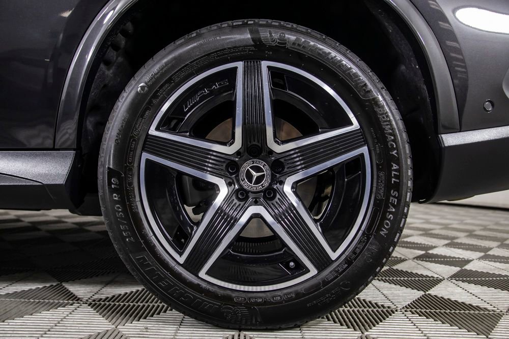 Used 2025 Mercedes-Benz GLC 300 w/ AMG Line image 39