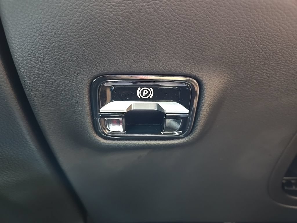 Used 2025 Mercedes-Benz E 350 4MATIC Sedan image 26
